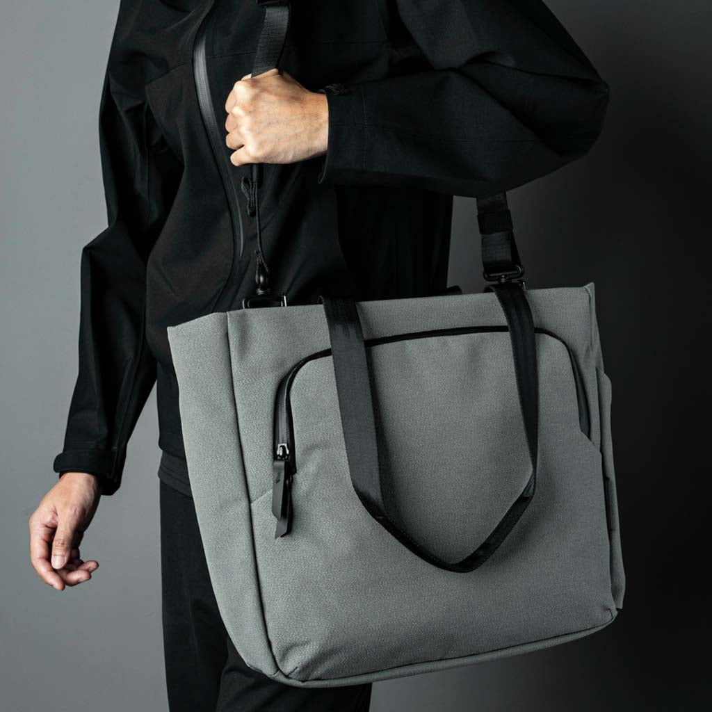 Bravo Tote Alpaka AA010370217 Tote Bags 14L / Sage Grey | Axoflux 600D
