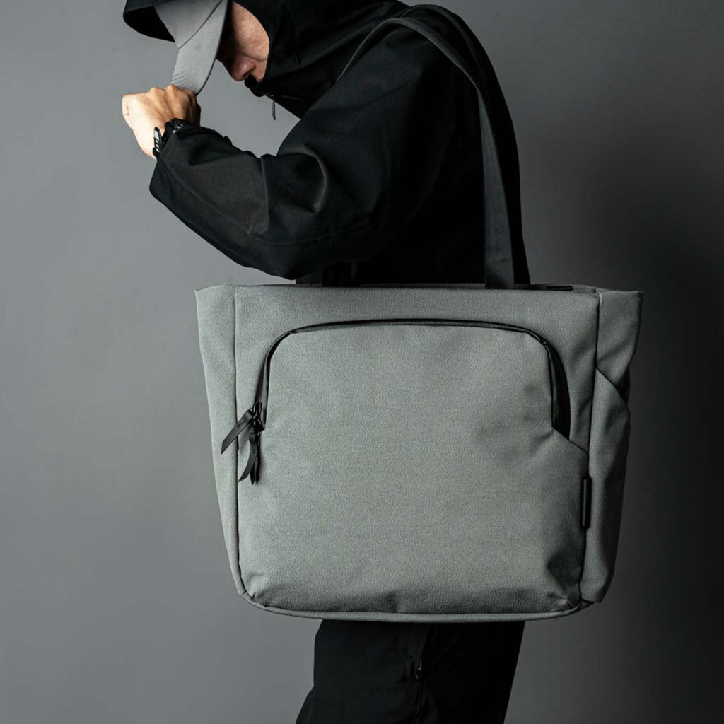 Bravo Tote Alpaka AA010370217 Tote Bags 14L / Sage Grey | Axoflux 600D