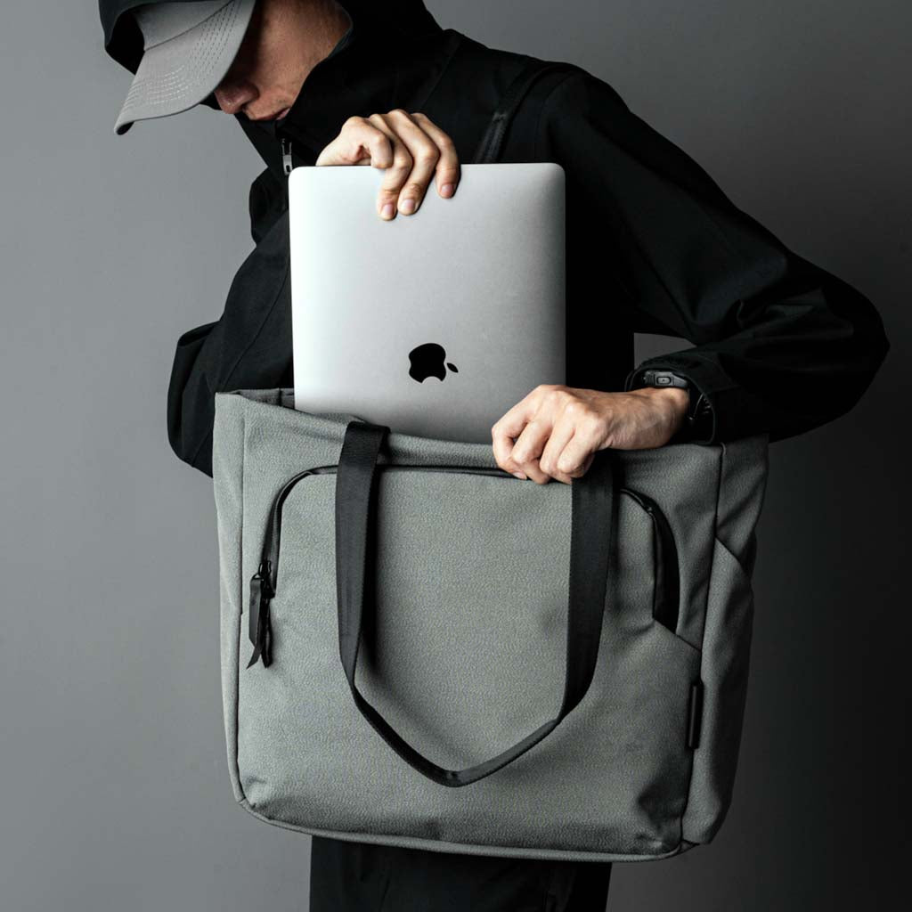 Bravo Tote Alpaka AA010370217 Tote Bags 14L / Sage Grey | Axoflux 600D