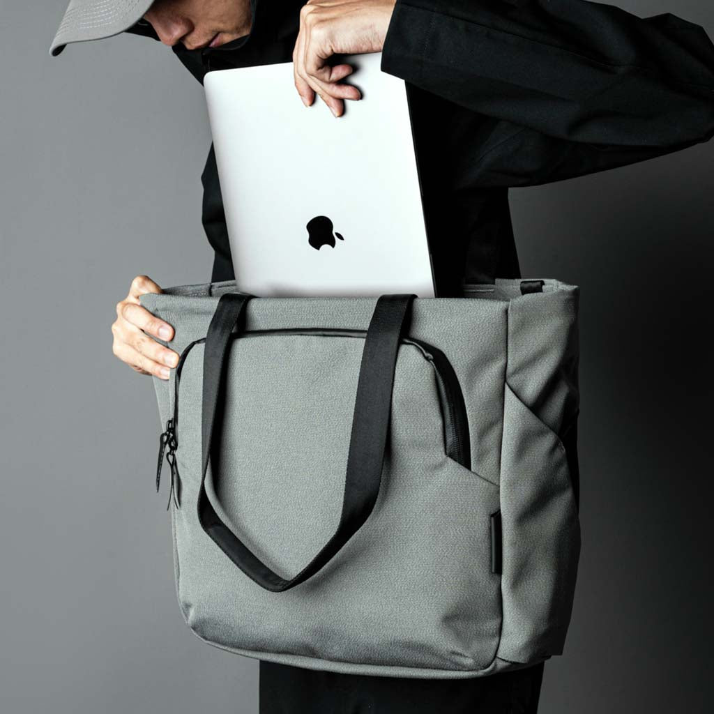 Bravo Tote Alpaka AA010370217 Tote Bags 14L / Sage Grey | Axoflux 600D