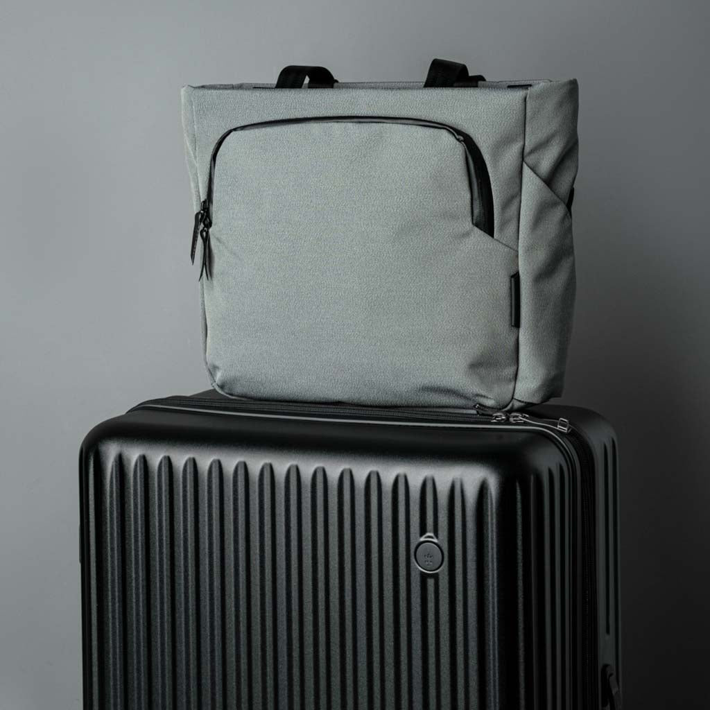 Bravo Tote Alpaka AA010370217 Tote Bags 14L / Sage Grey | Axoflux 600D