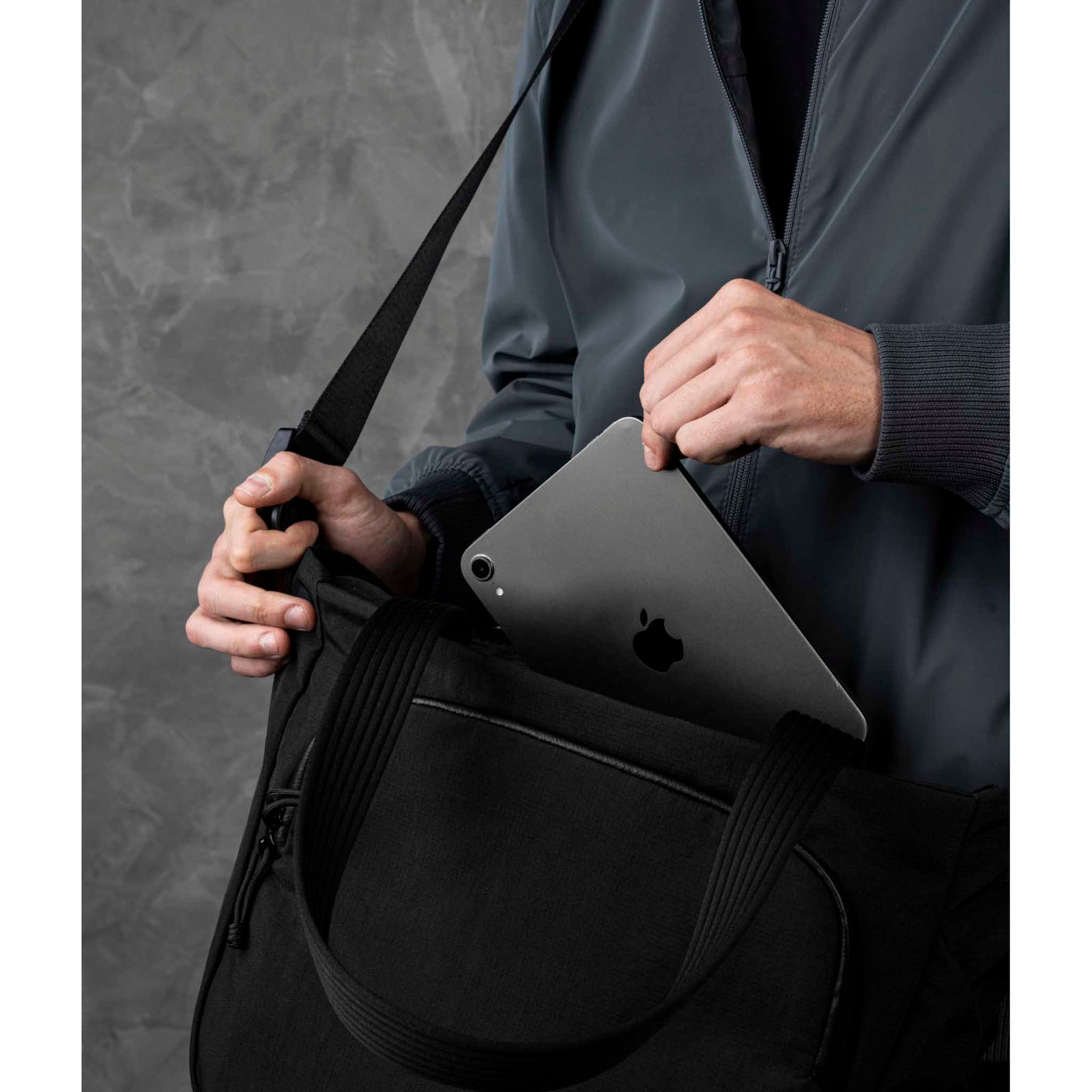 Bravo Tote V2 Alpaka Tote Bags
