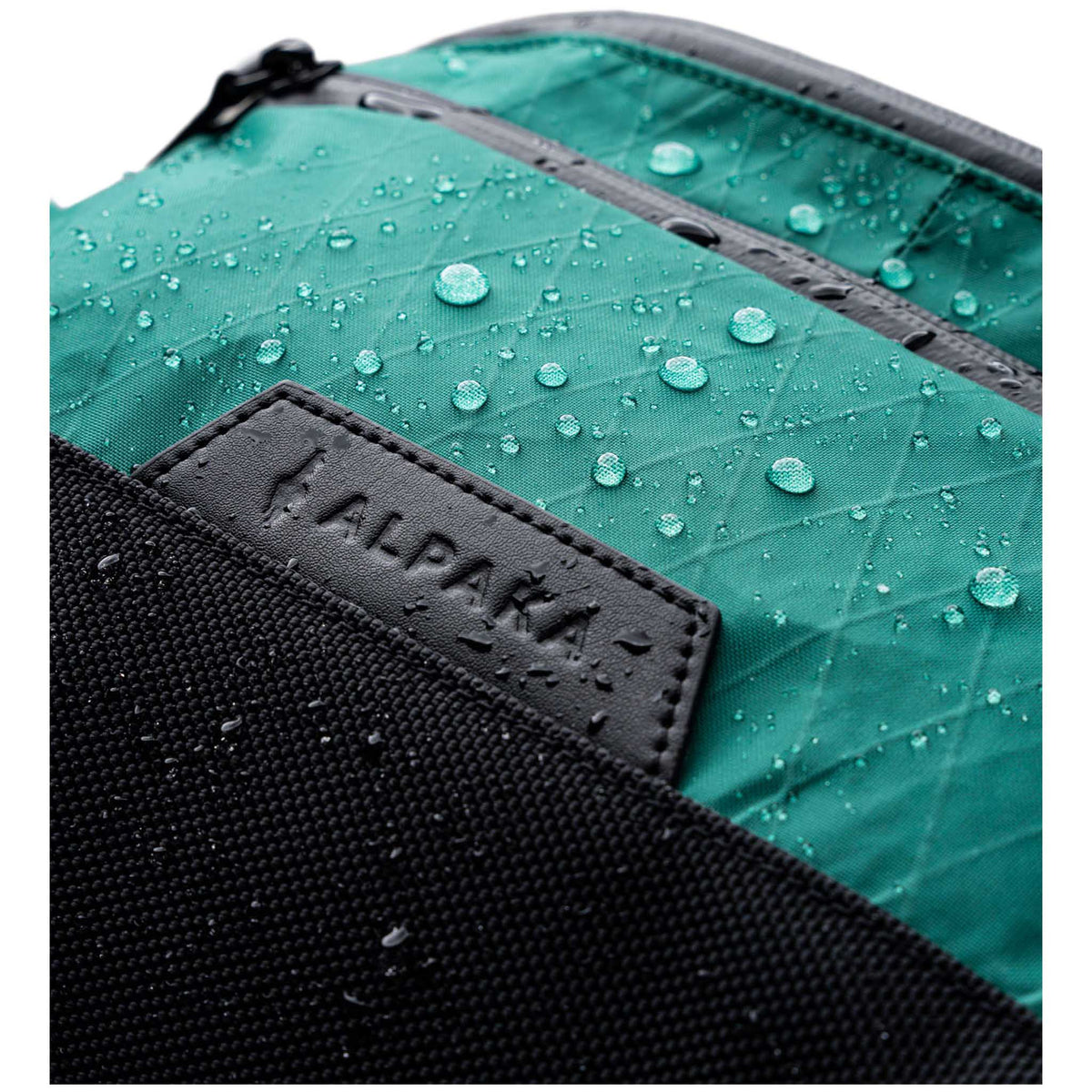 Bravo X Sling V2 Alpaka AA010101103 Sling Bags 6L / Cadmium Green | X-Pac VX21