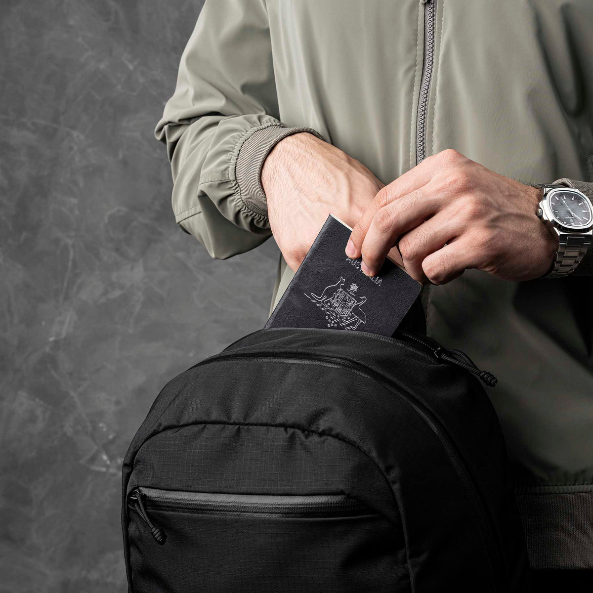 Essential Backpack 16L Alpaka AD010840118 Backpacks 16L / Black Axoflux 210D