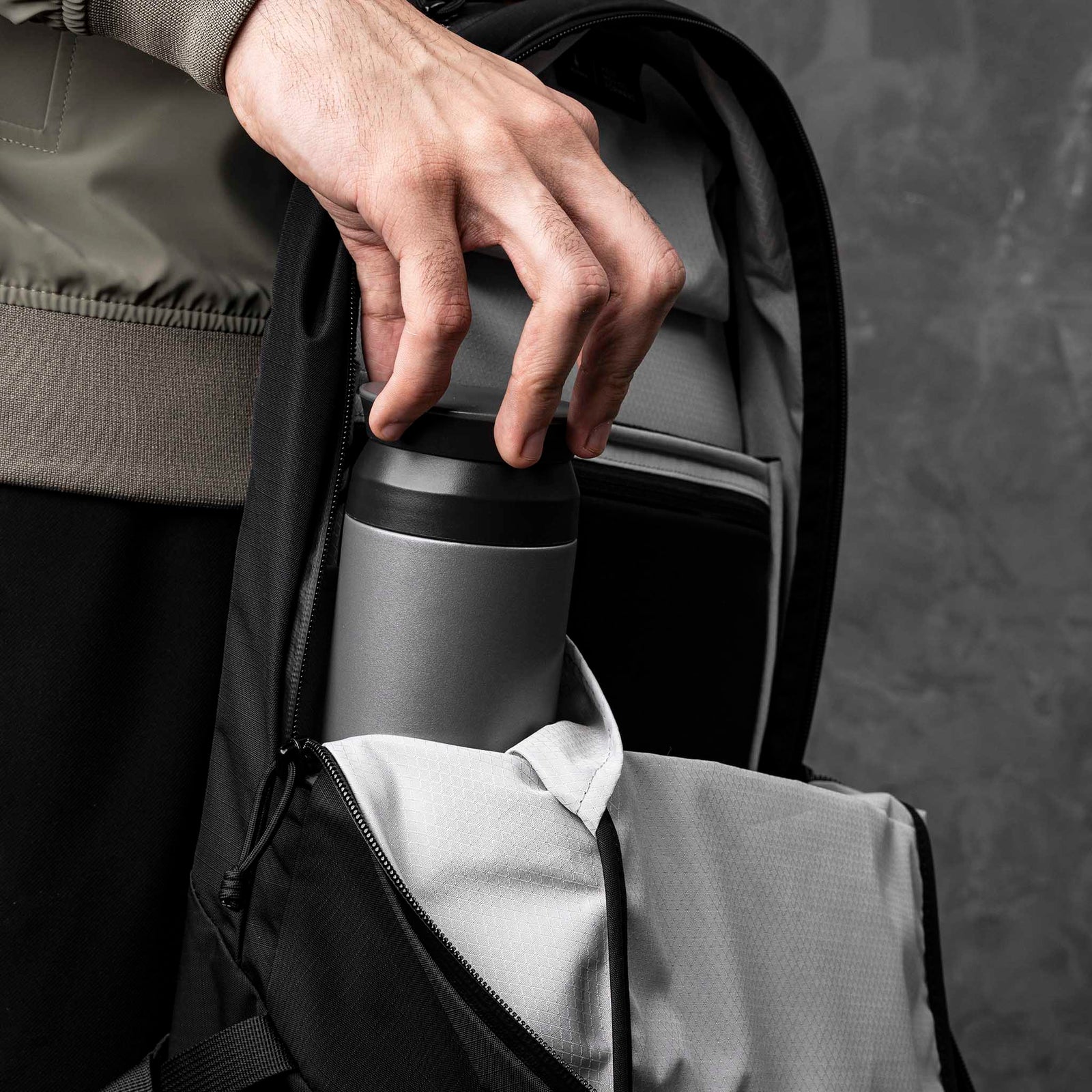 Essential Backpack 16L Alpaka AD010840118 Backpacks 16L / Black Axoflux 210D