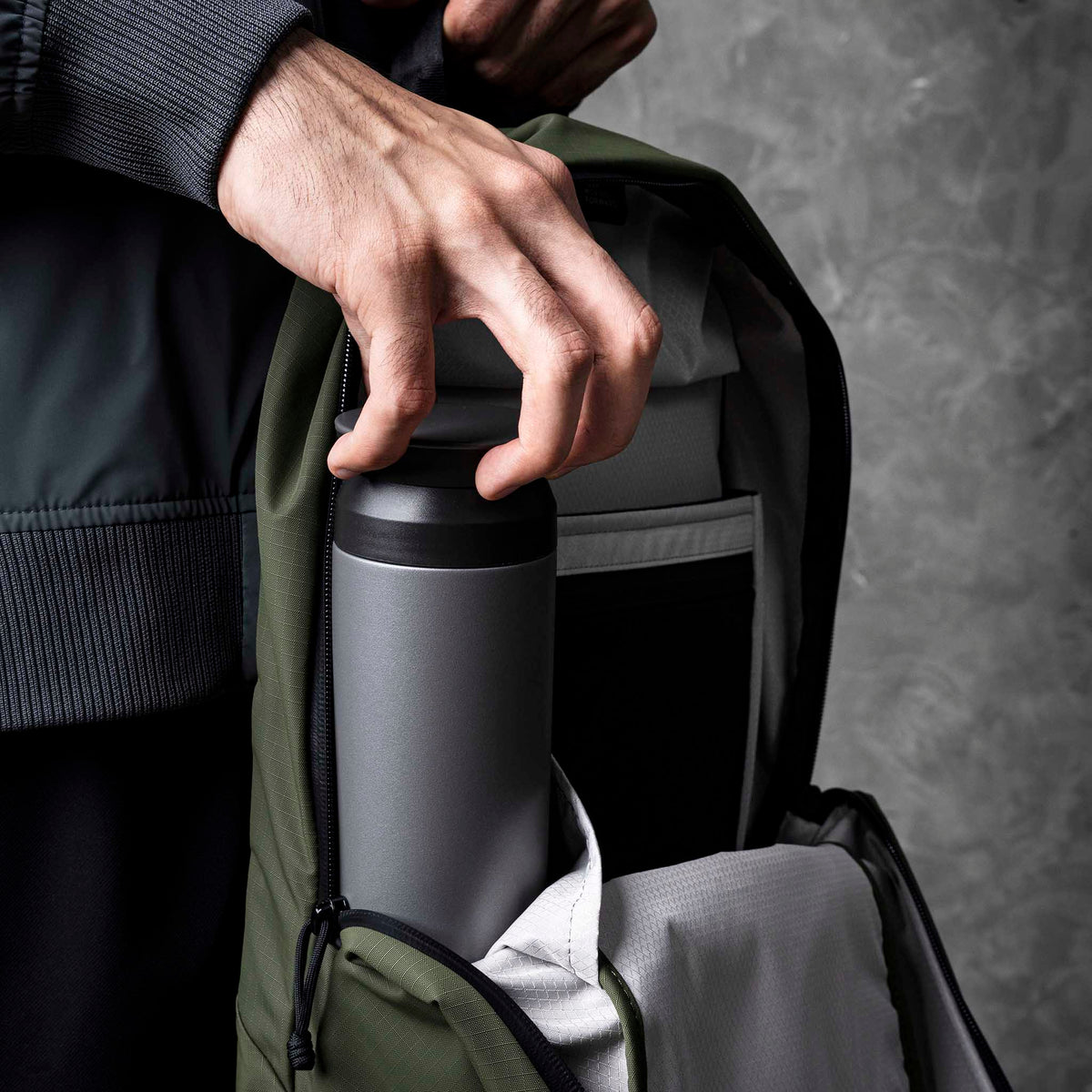 Essential Backpack 16L Alpaka AD010840518 Backpacks 16L / Green Axoflux 210D