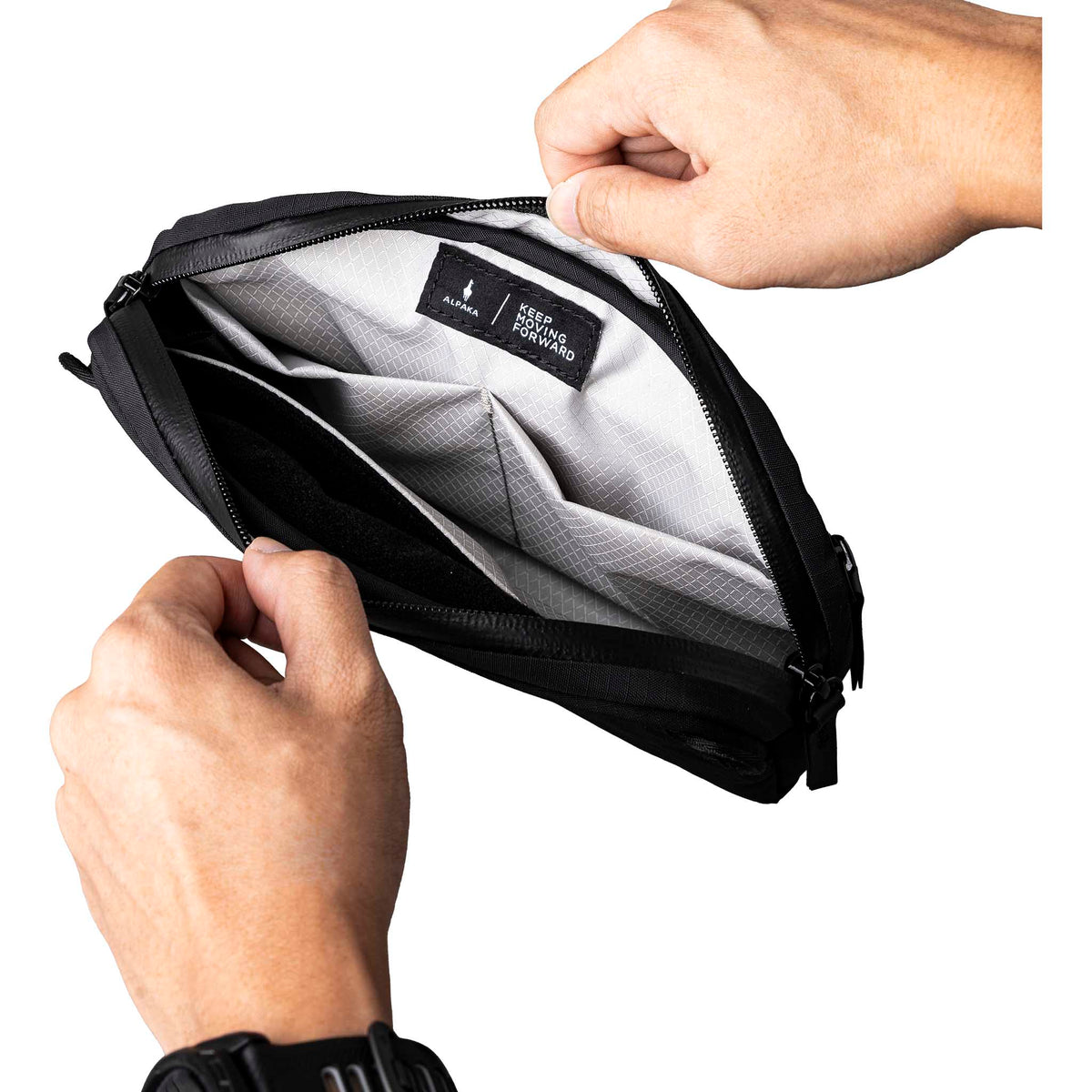 Flight Sling 1L Alpaka AA010530118 Sling Bags 1L / Black | Axoflux 210D