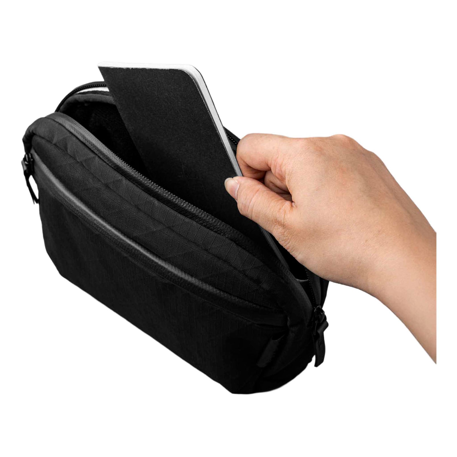 Flight Sling 1L Alpaka AA010530126 Sling Bags 1L / Black | Axogrid 210D