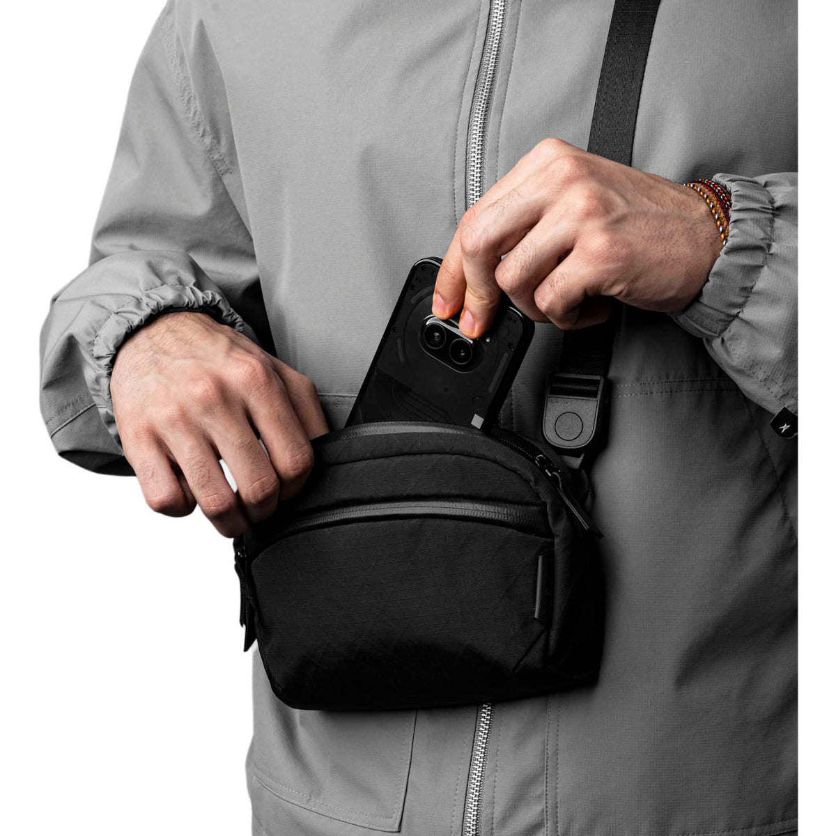 Flight Sling 1L Alpaka AA010530126 Sling Bags 1L / Black | Axogrid 210D