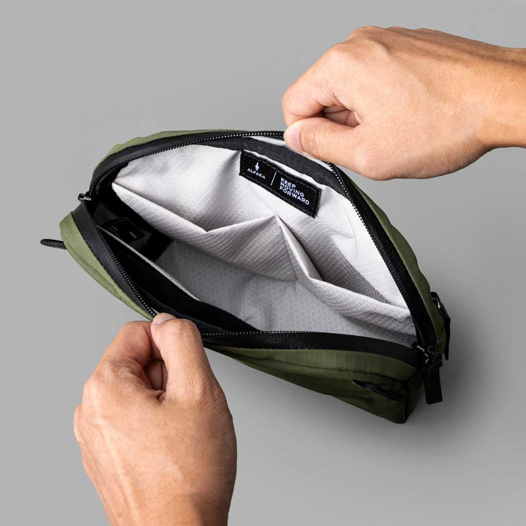 Flight Sling 1L Alpaka AA010530518 Sling Bags 1L / Green | Axoflux 210D