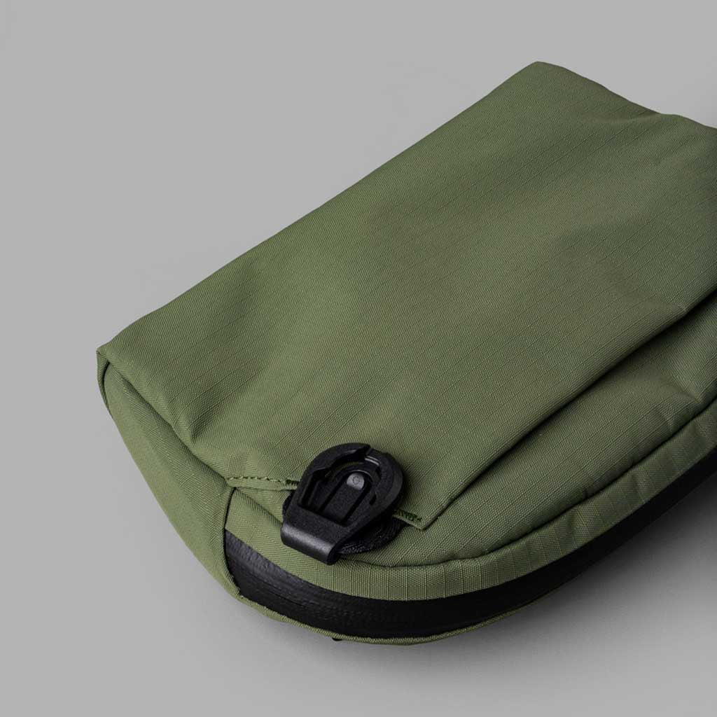 Flight Sling 1L Alpaka AA010530518 Sling Bags 1L / Green | Axoflux 210D