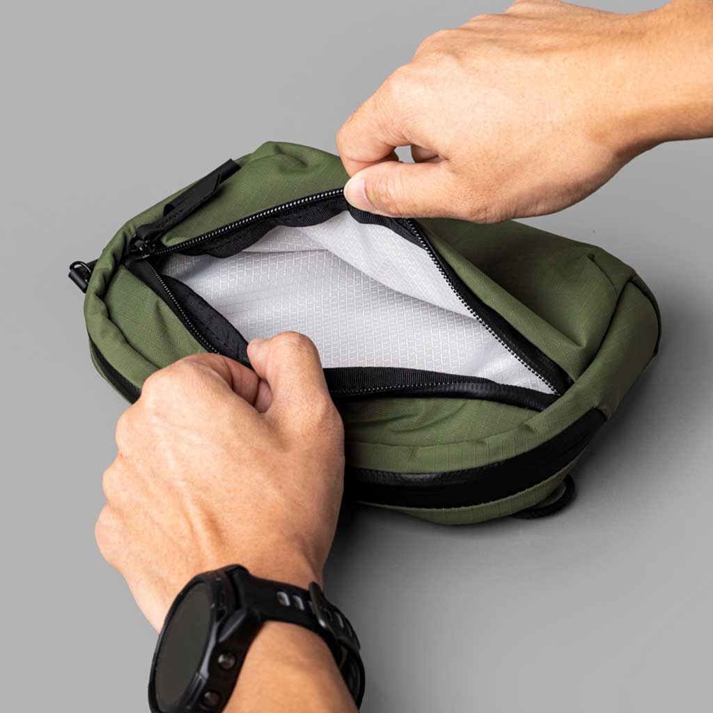 Flight Sling 1L Alpaka AA010530518 Sling Bags 1L / Green | Axoflux 210D