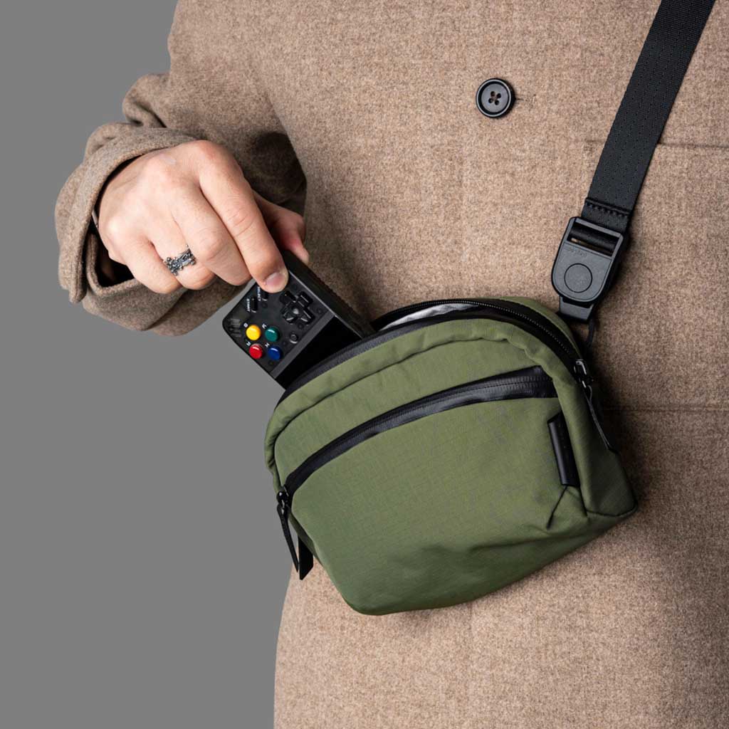 Flight Sling 1L Alpaka AA010530518 Sling Bags 1L / Green | Axoflux 210D