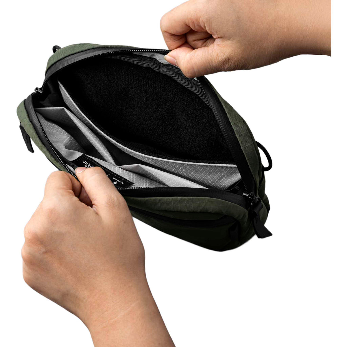 Flight Sling 1L Alpaka AA010530526 Sling Bags 1L / Green | Axogrid 210D