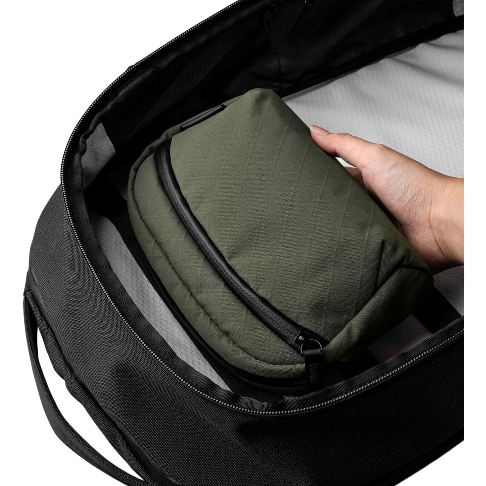 Flight Sling 1L Alpaka AA010530526 Sling Bags 1L / Green | Axogrid 210D