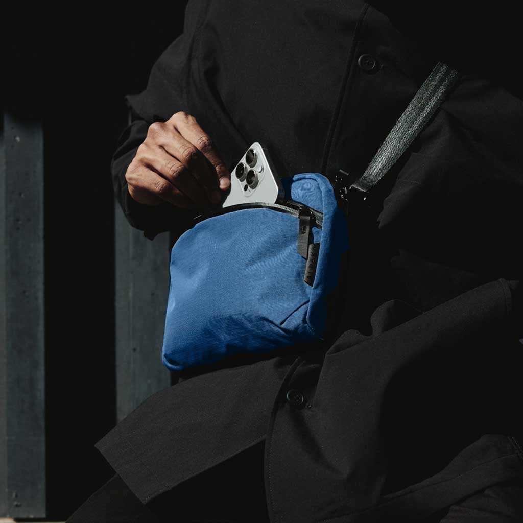 Flight Sling 2L Alpaka AA010460618 Sling Bags 2L / Blue | Axoflux 210D