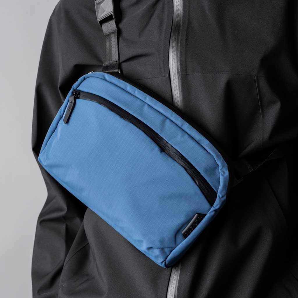 Flight Sling 2L Alpaka AA010460618 Sling Bags 2L / Blue | Axoflux 210D