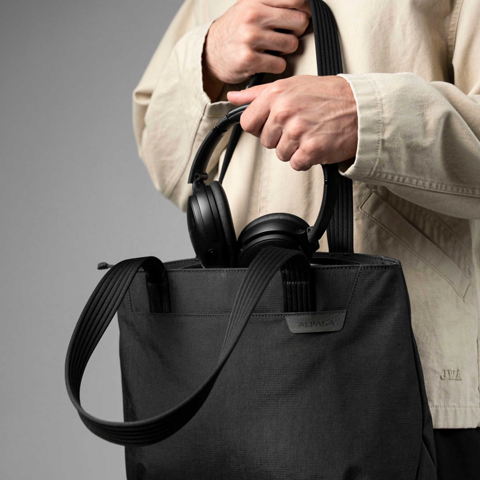Flight Tote (S) Alpaka AD011010124 Tote Bags One Size / Black Axoflux 400D Ripstop Nylon