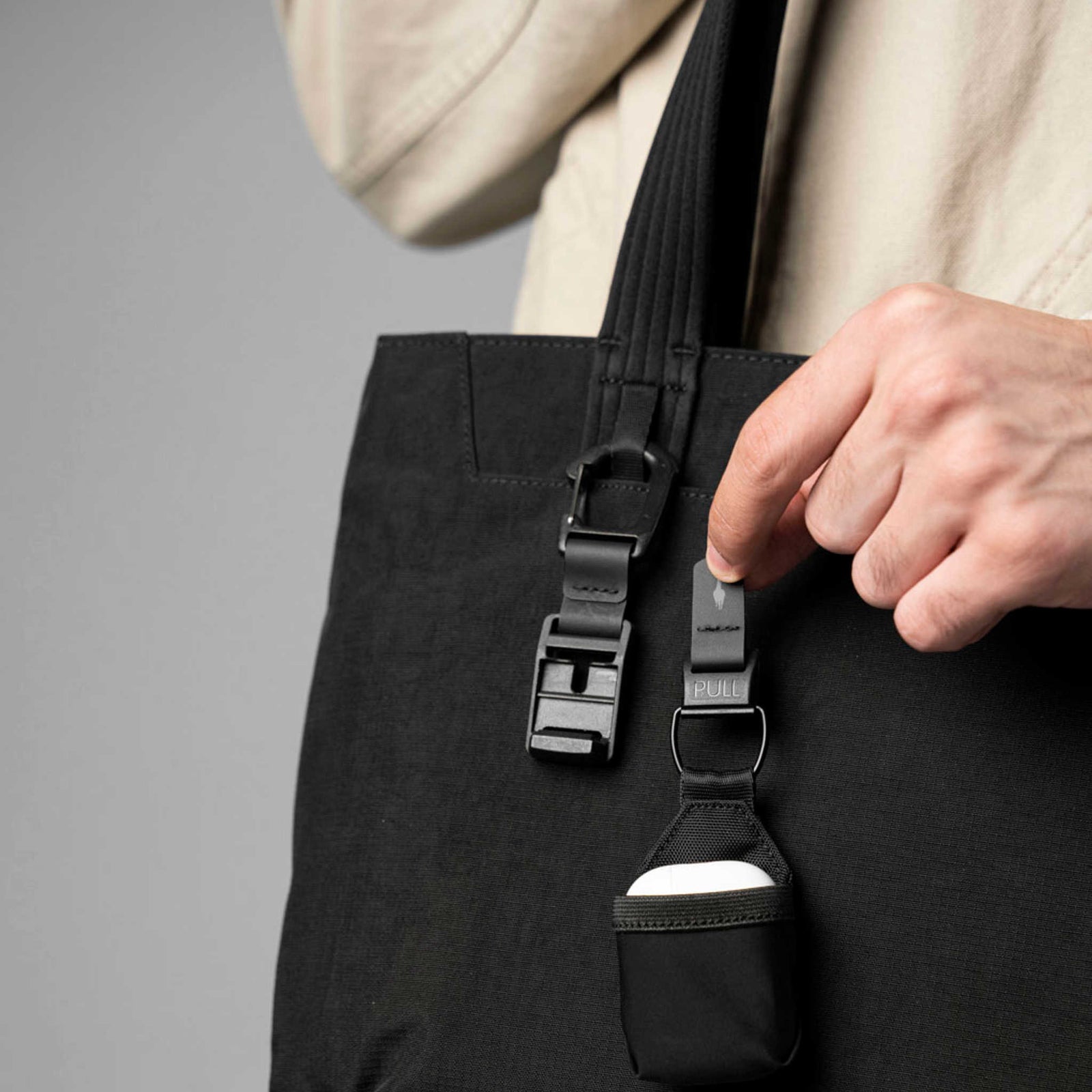 Flight Tote (S) Alpaka AD011010124 Tote Bags One Size / Black Axoflux 400D Ripstop Nylon