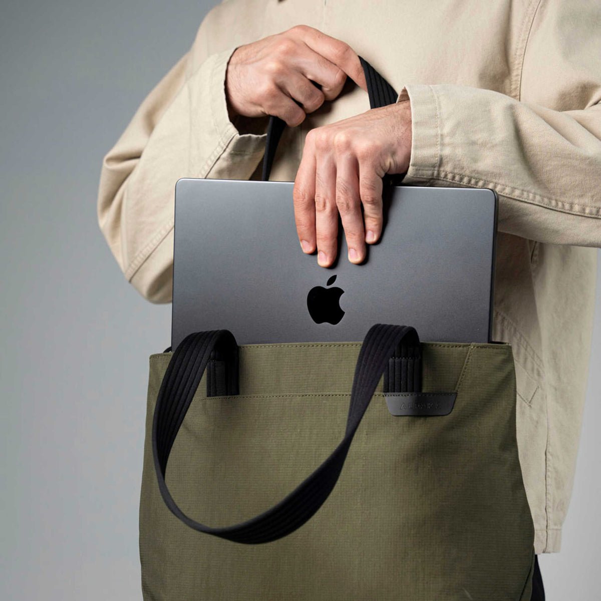 Flight Tote (S) Alpaka AD011010524 Tote Bags One Size / Green Axoflux 400D Ripstop Nylon