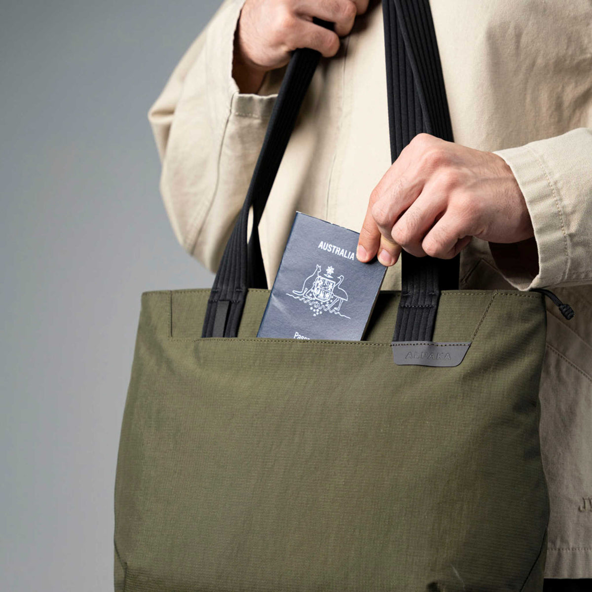 Flight Tote (S) Alpaka AD011010524 Tote Bags One Size / Green Axoflux 400D Ripstop Nylon