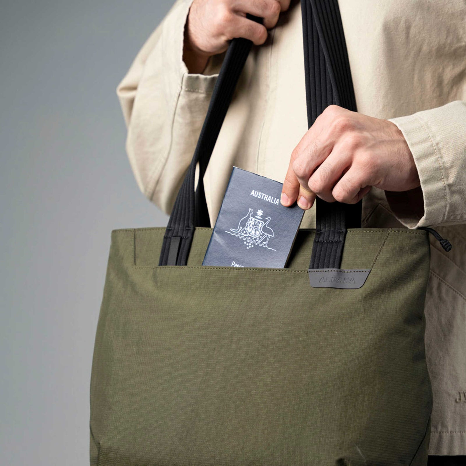 Flight Tote (S) Alpaka AD011010524 Tote Bags One Size / Green Axoflux 400D Ripstop Nylon