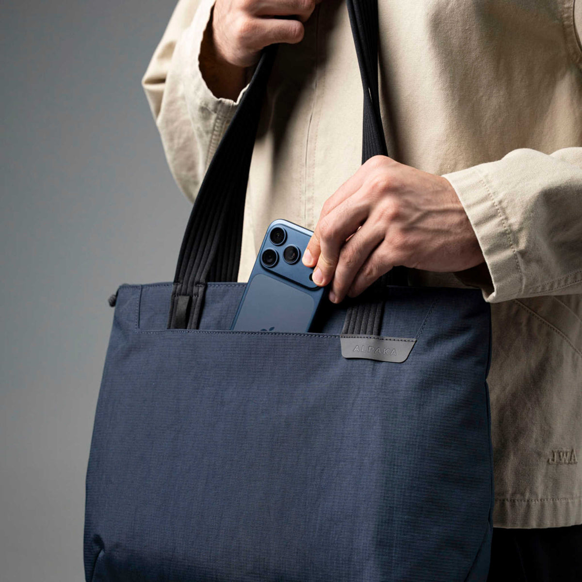 Flight Tote (S) Alpaka AD011010624 Tote Bags One Size / Moonlight Blue Axoflux 400D Ripstop Nylon