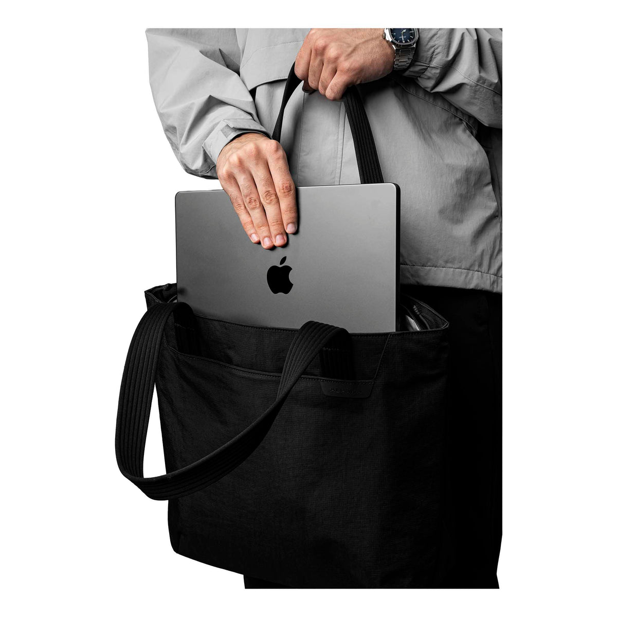 Flight Tote Alpaka Tote Bags