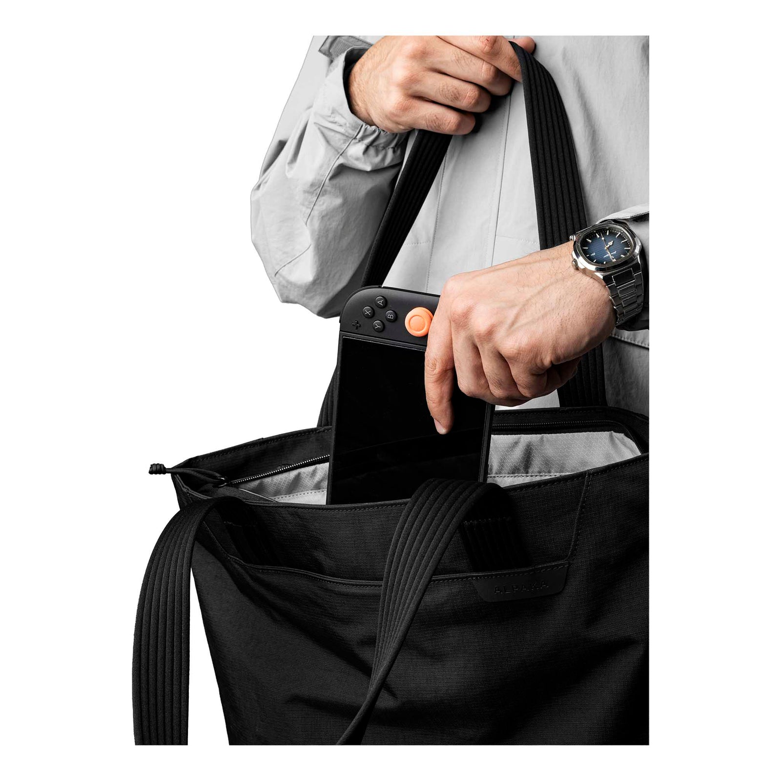 Flight Tote Alpaka Tote Bags