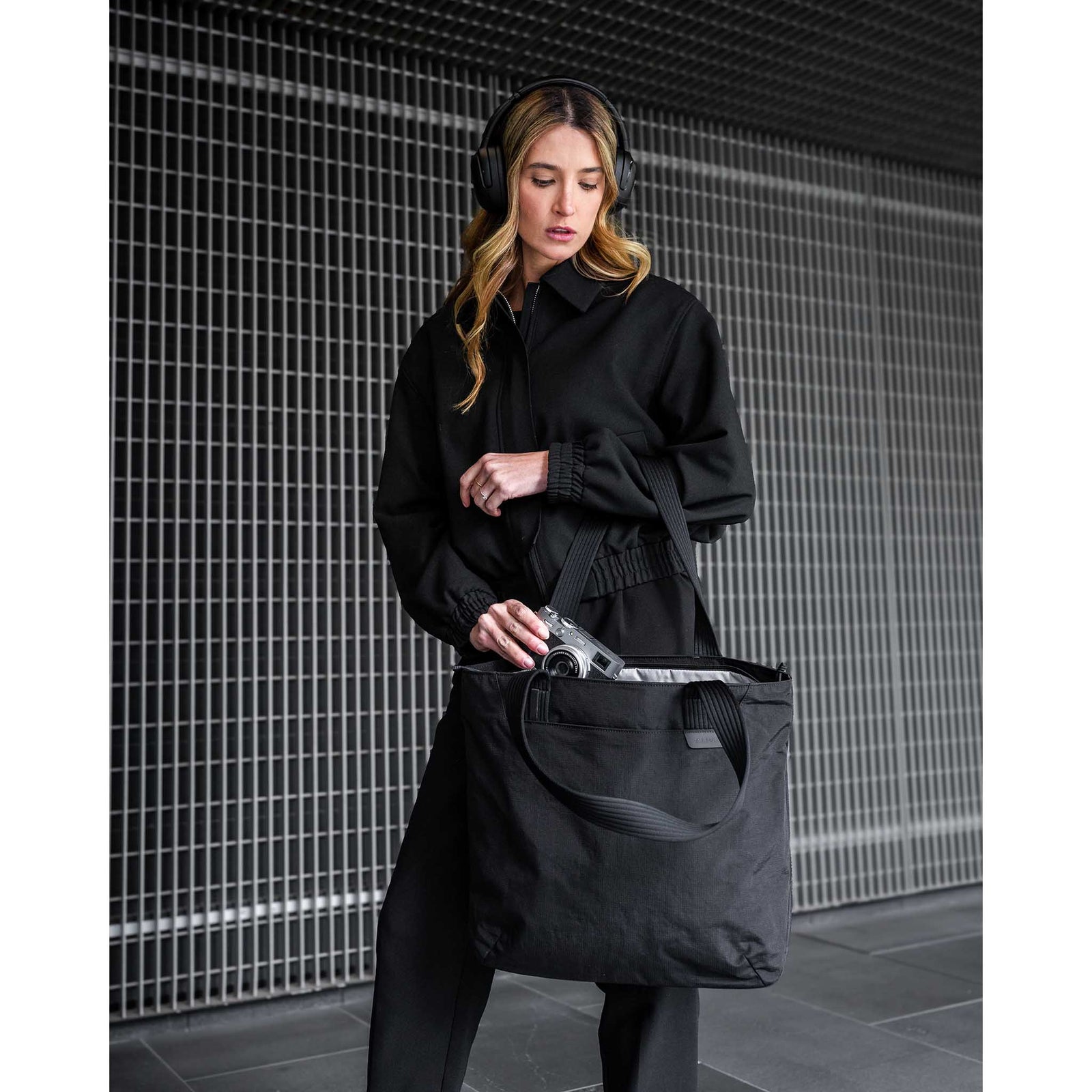 Flight Tote Alpaka Tote Bags
