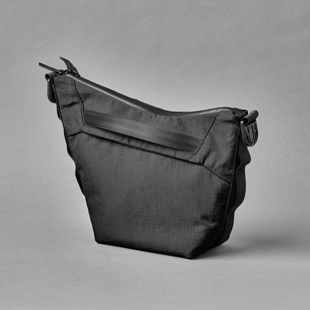 Flow Satchel Mini Alpaka AD010710118 Satchels 2L / Black | Axoflux 210D