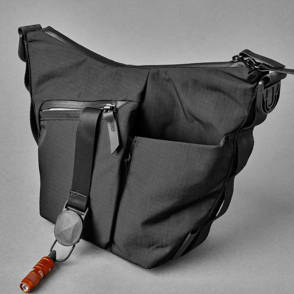 Flow Satchel Mini Alpaka AD010710118 Satchels 2L / Black | Axoflux 210D