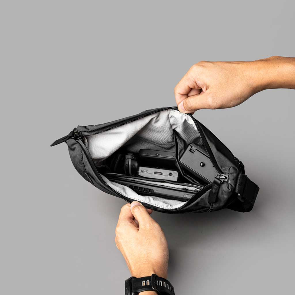 Flow Satchel Mini Alpaka AD010710118 Satchels 2L / Black | Axoflux 210D