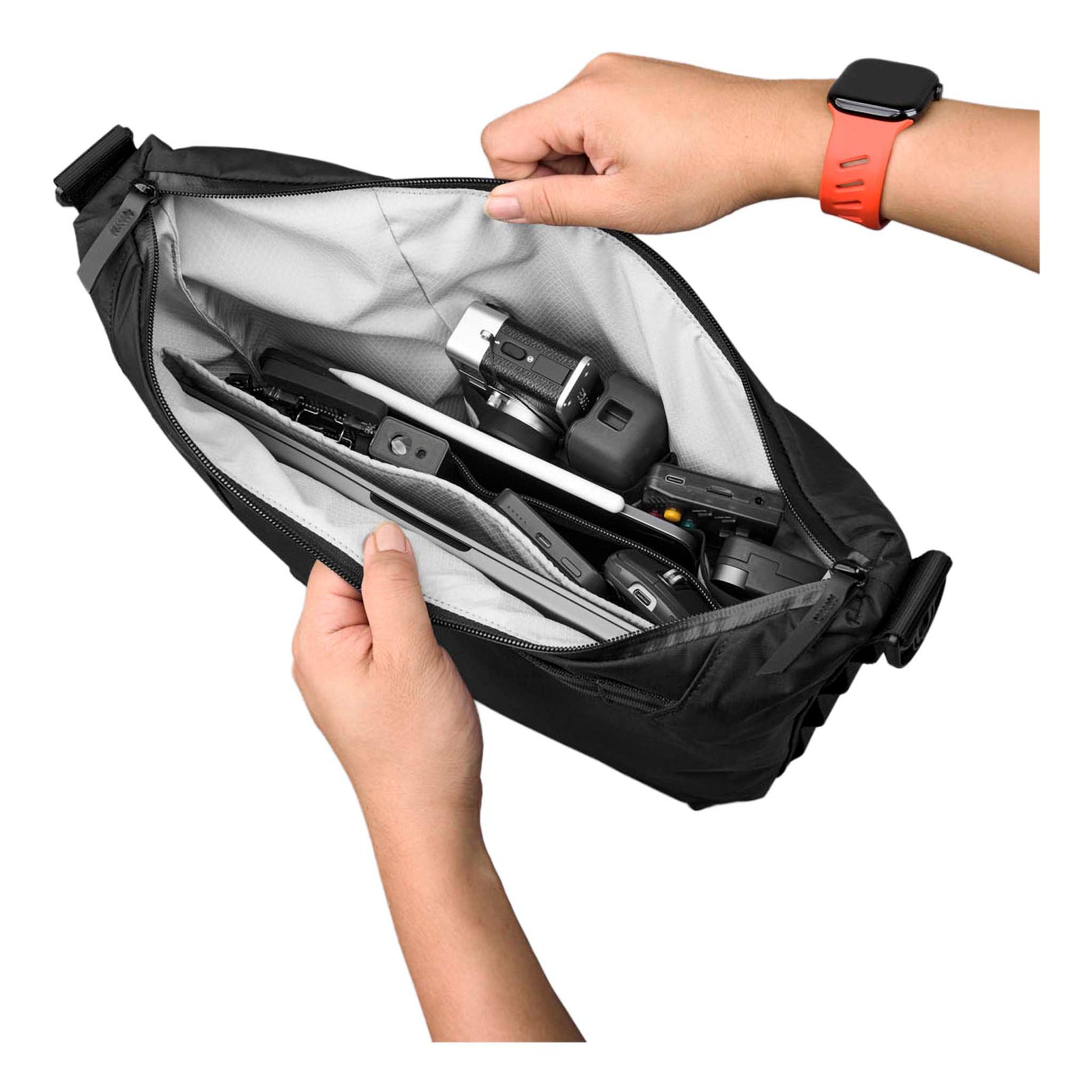 Flow Satchel Alpaka AD010720118 Satchels 10L / Black Axolux 210D
