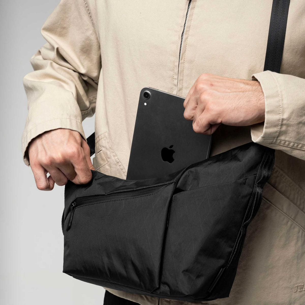 Flow Satchel Alpaka AD010700107 Satchels 4L / Black X-Pac X42