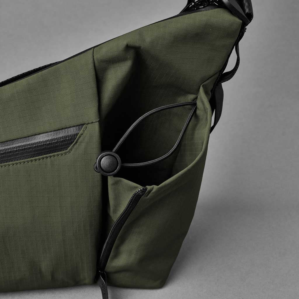 Flow Satchel Alpaka AD010700518 Satchels 4L / Green | Axoflux 210D