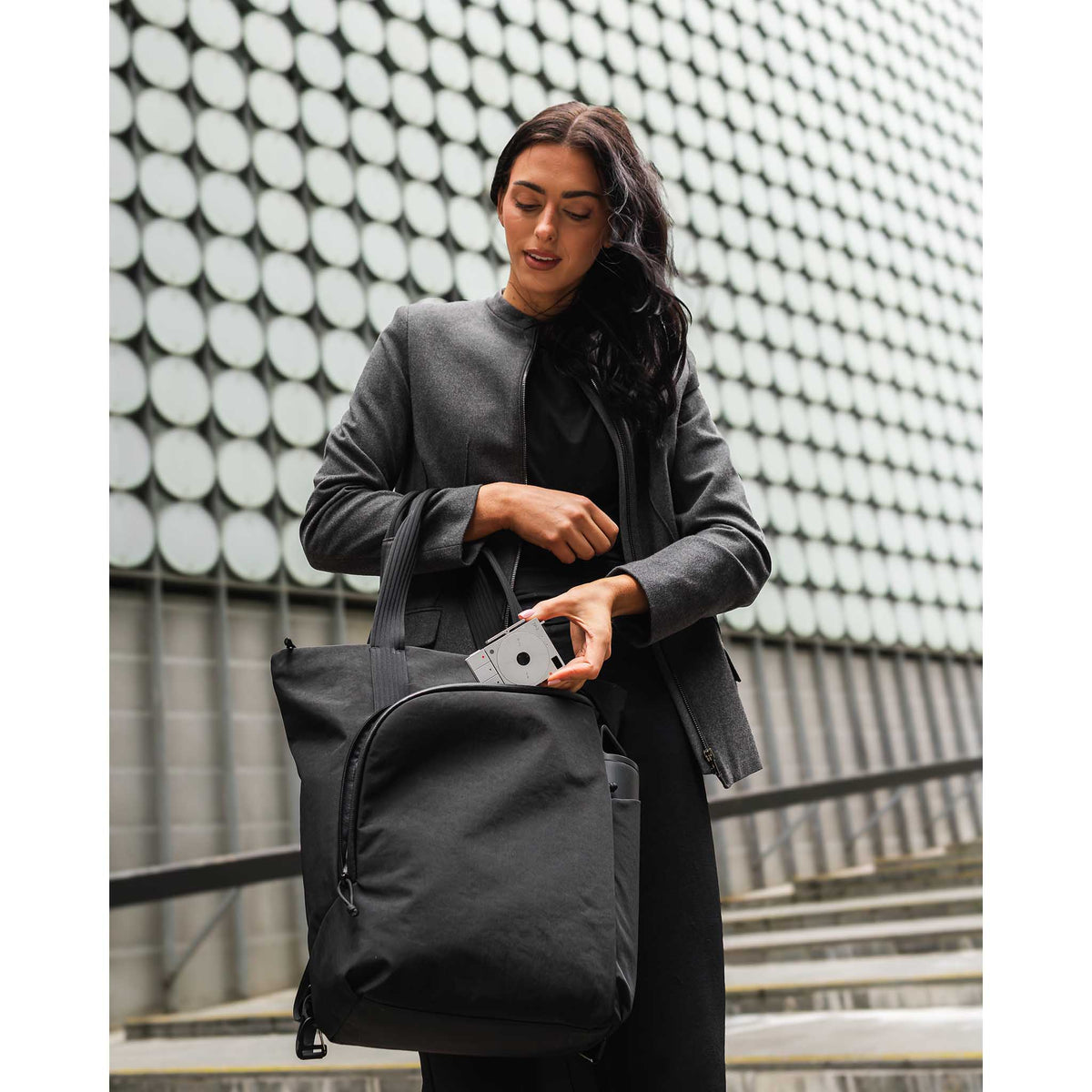 Flow Totepack Alpaka AA010850124 Tote Bags 14L / Black | Axoflux 400D Washed Nylon