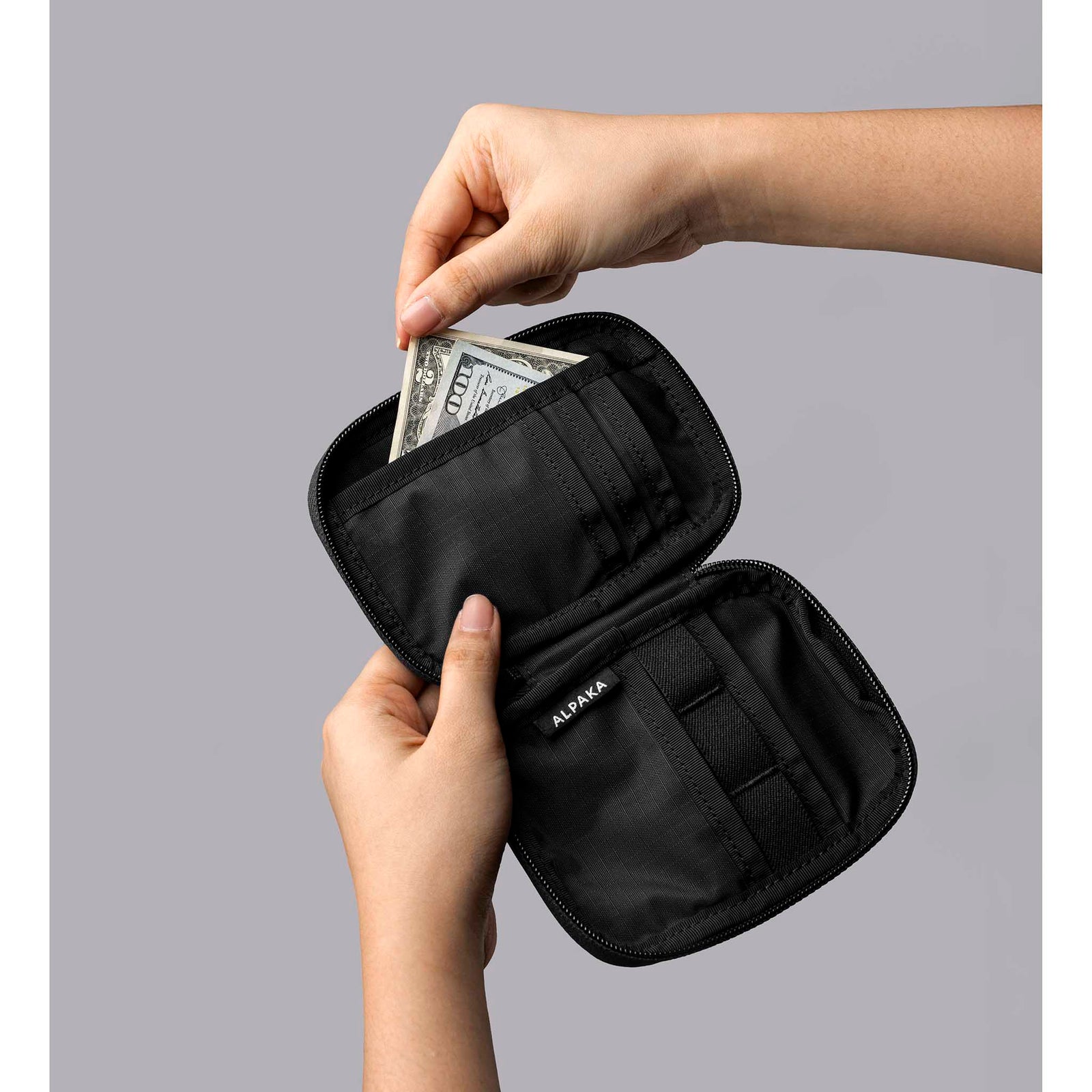HUB Pouch V2 Alpaka AD010880118 Pouches One Size / Black | Axoflux 210D