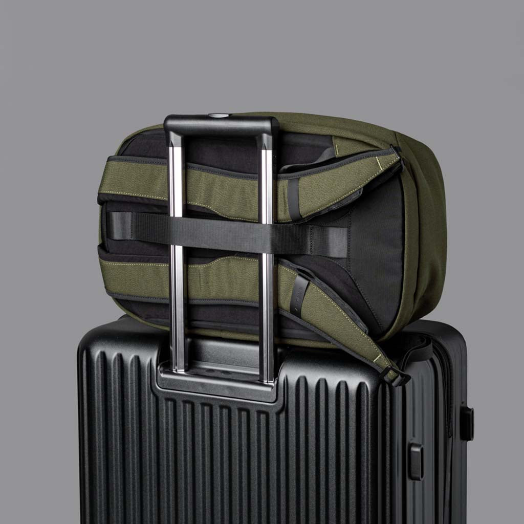 Metro Backpack Pro Alpaka AA010520517 Backpacks 24L / Army Green | Axoflux 600D