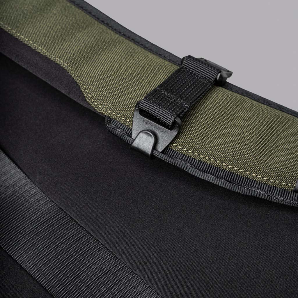 Metro Backpack Pro Alpaka AA010520517 Backpacks 24L / Army Green | Axoflux 600D