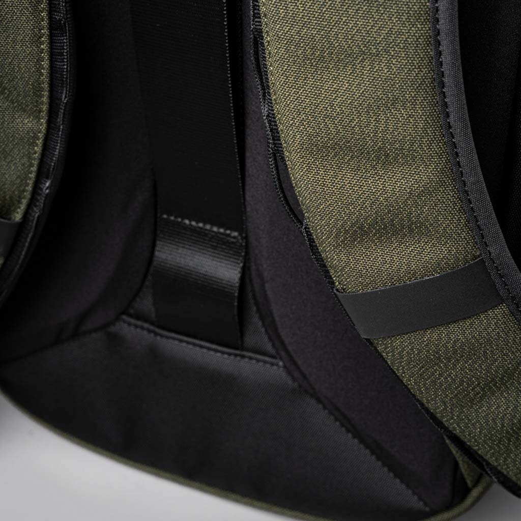 Metro Backpack Pro Alpaka AA010520517 Backpacks 24L / Army Green | Axoflux 600D