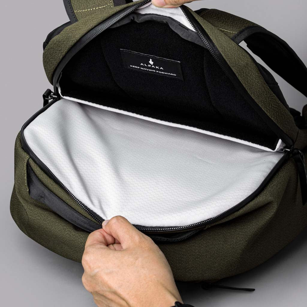 Metro Backpack Pro Alpaka AA010520517 Backpacks 24L / Army Green | Axoflux 600D