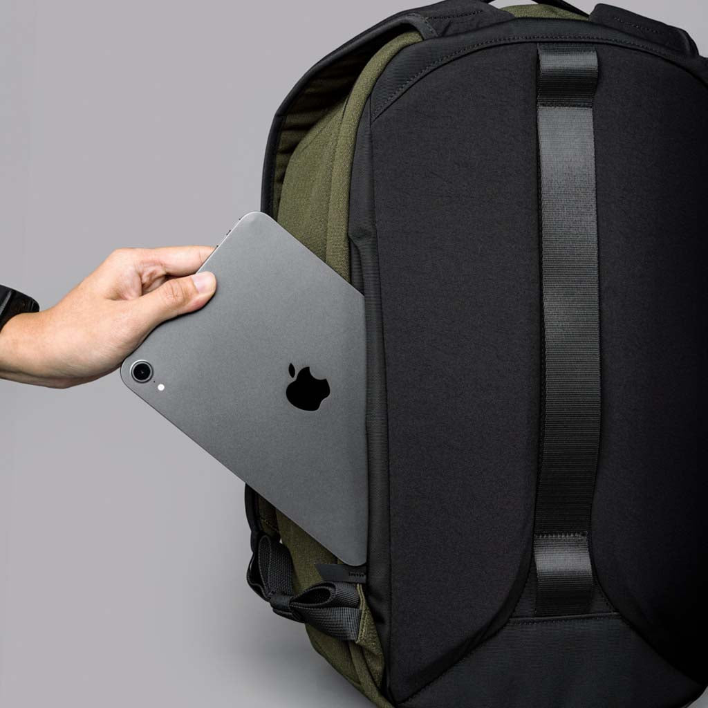 Metro Backpack Pro Alpaka AA010520517 Backpacks 24L / Army Green | Axoflux 600D