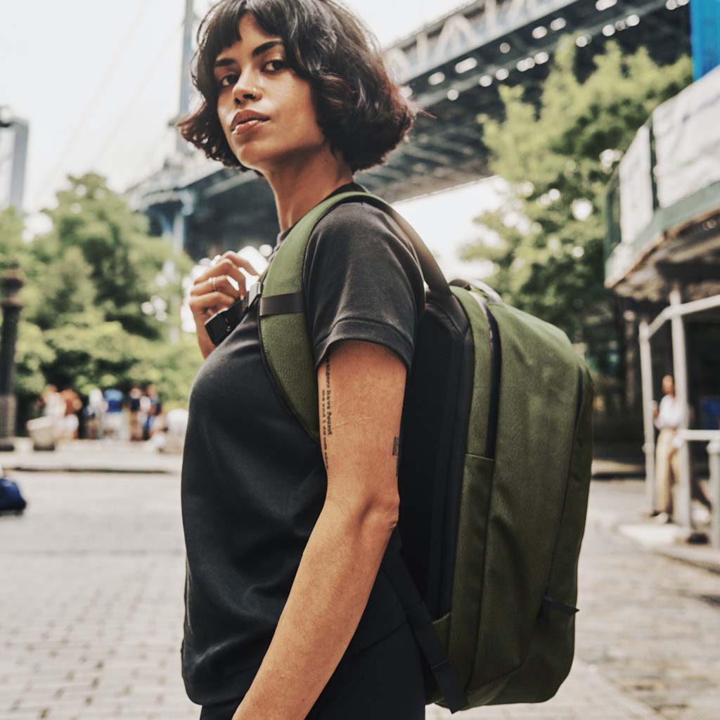 Metro Backpack Pro Alpaka AA010520517 Backpacks 24L / Army Green | Axoflux 600D