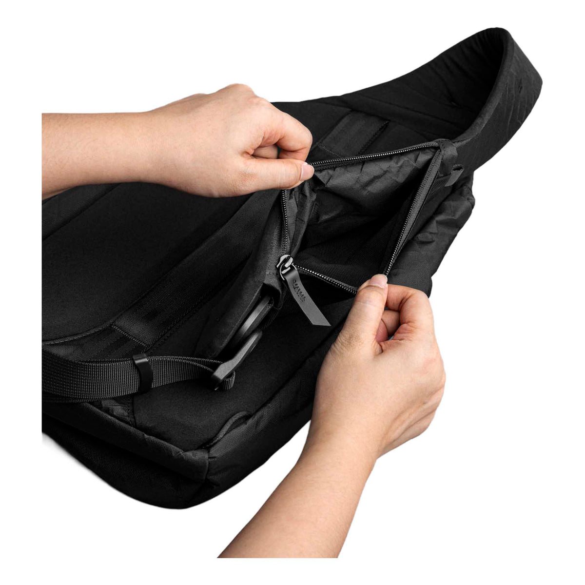 Metro Crossbody | Left Shoulder Alpaka AA010550130 Sling Bags One Size / Black Ultradyne 100D