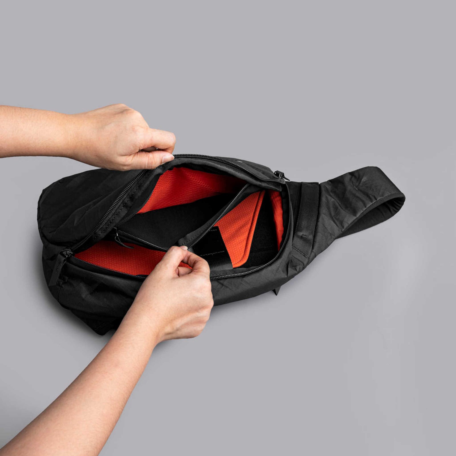 Metro Crossbody | Left Shoulder Alpaka AA010550130 Sling Bags One Size / Black Ultradyne 100D