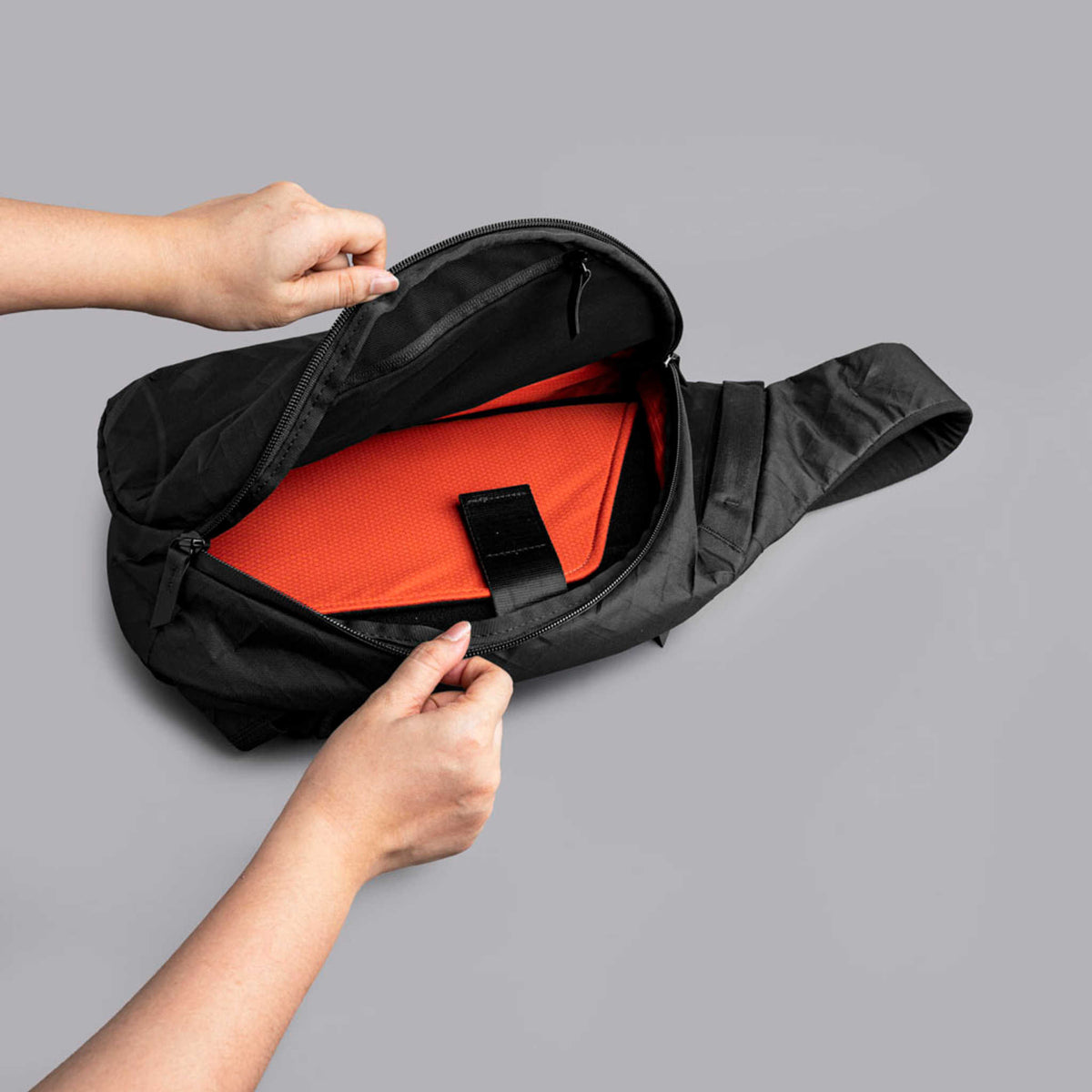 Metro Crossbody | Left Shoulder Alpaka AA010550130 Sling Bags One Size / Black Ultradyne 100D