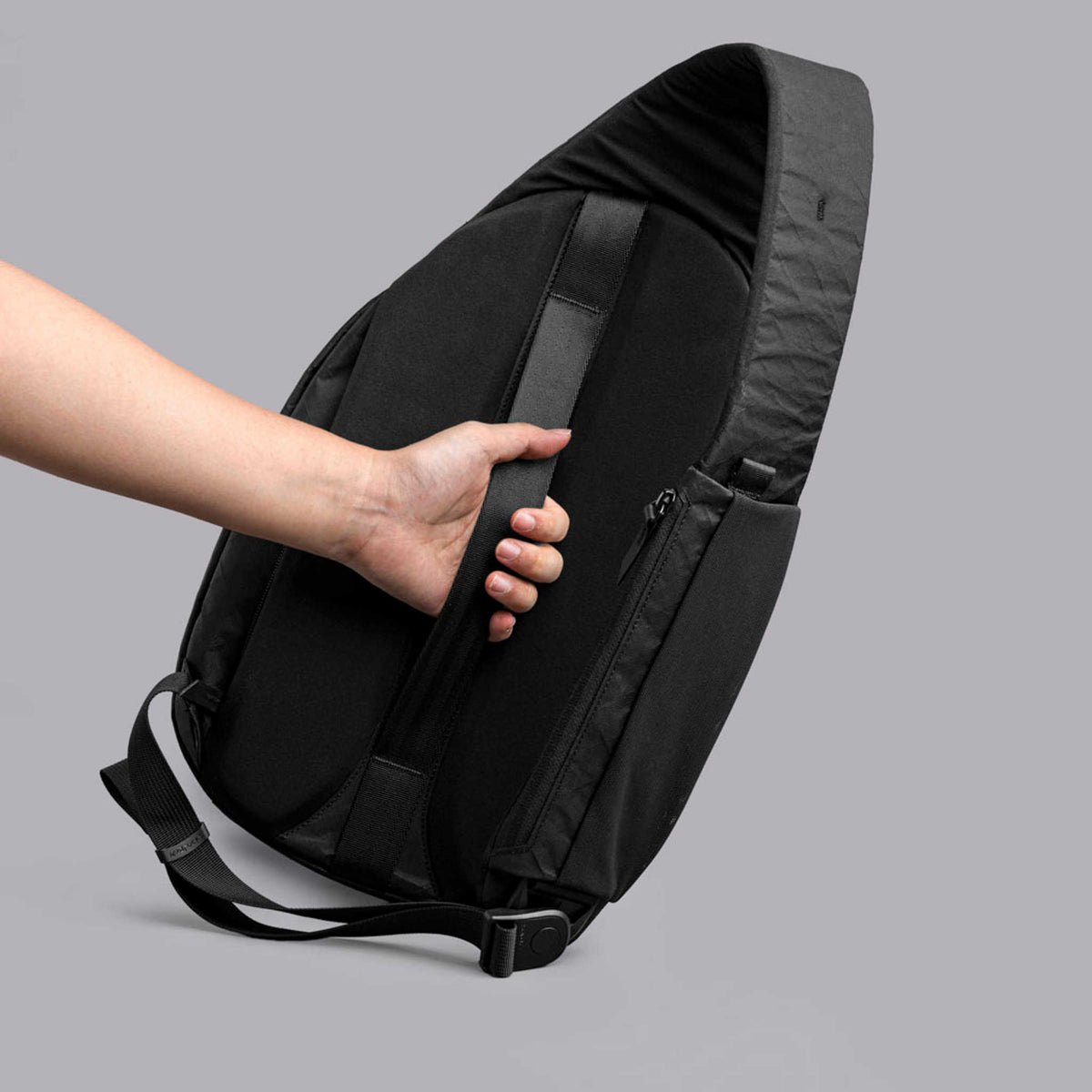 Metro Crossbody | Left Shoulder Alpaka AA010550130 Sling Bags One Size / Black Ultradyne 100D