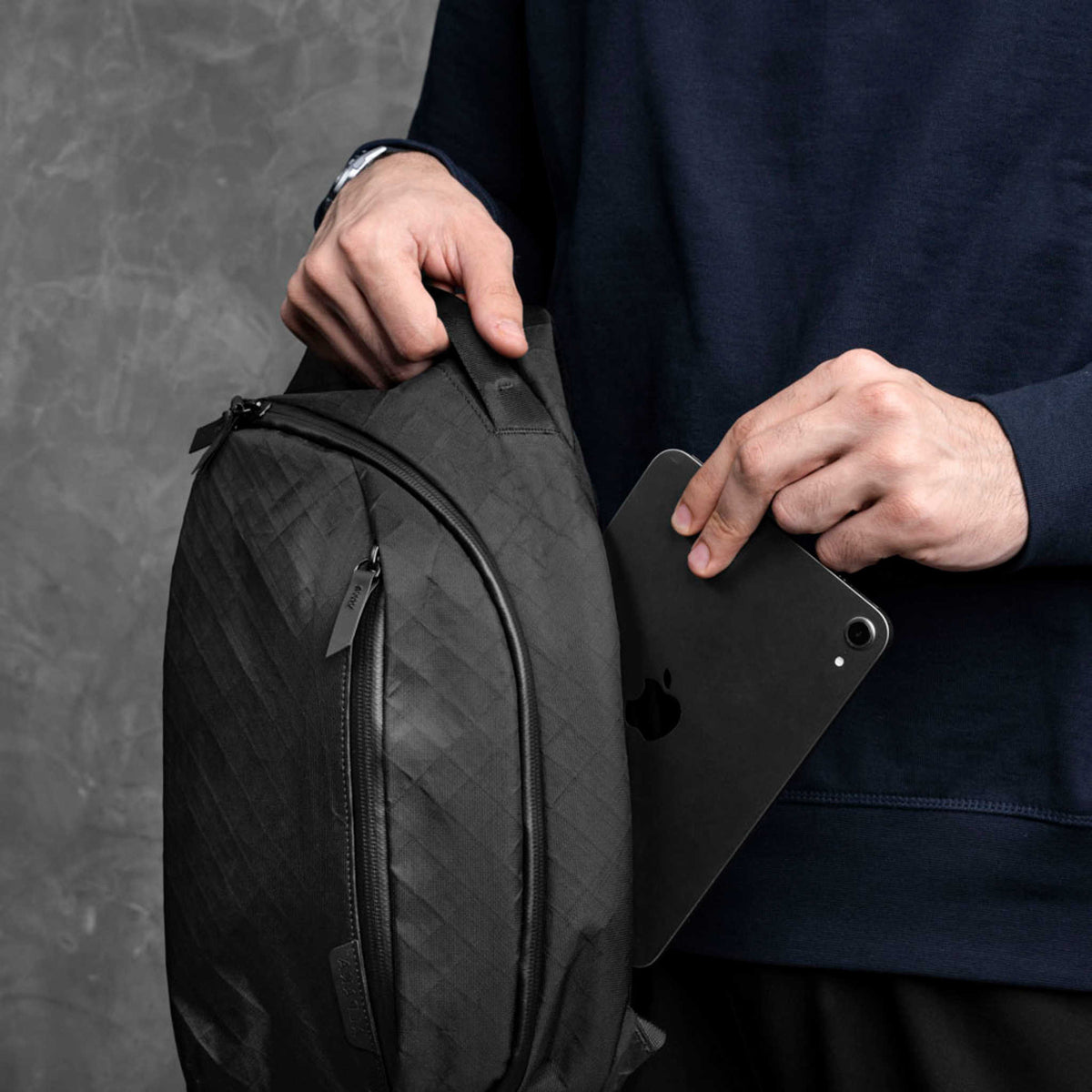 Metro Crossbody | Left Shoulder Alpaka AA010550130 Sling Bags One Size / Black Ultradyne 100D