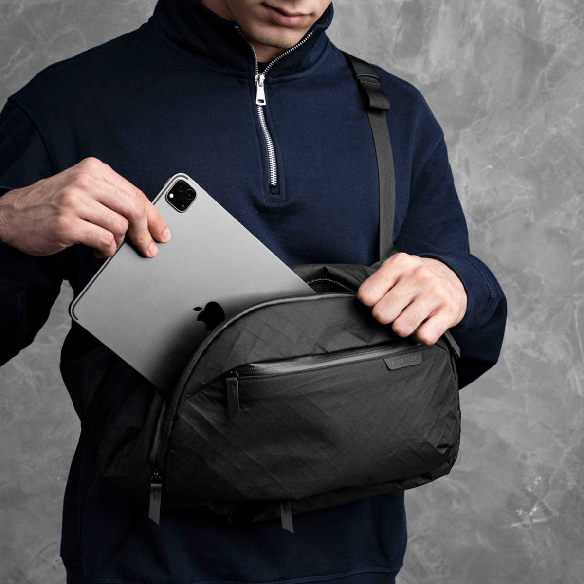 Metro Crossbody | Left Shoulder Alpaka AA010550130 Sling Bags One Size / Black Ultradyne 100D